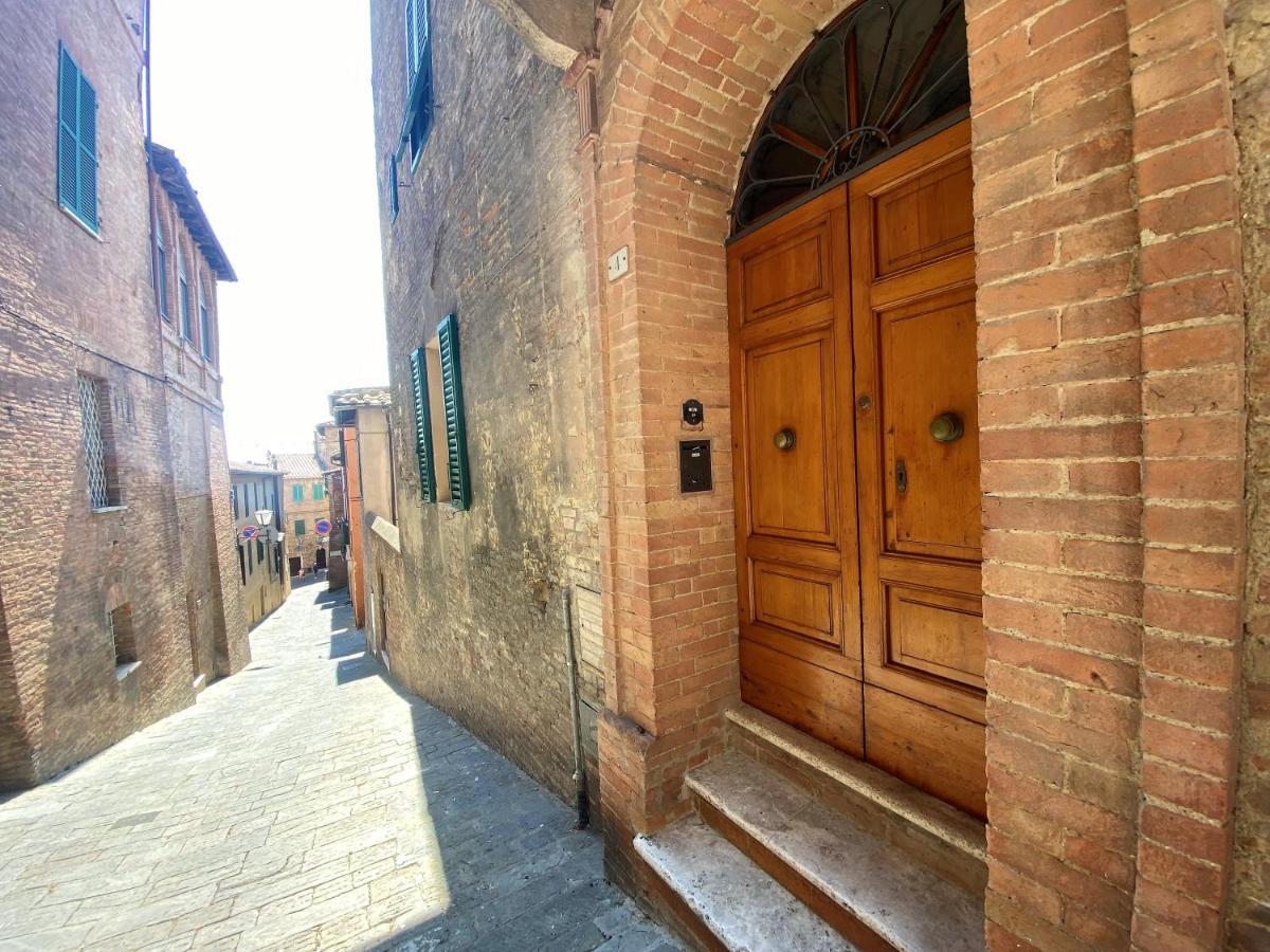 La Fonte-With Balcony Close By Piazza Del Campo 锡耶纳 外观 照片
